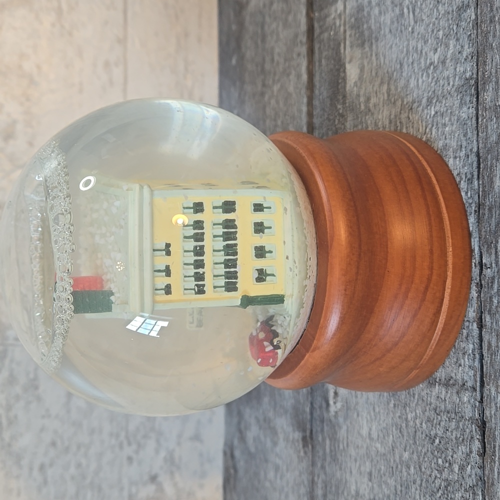 L.L. Bean Vintage Snow Globe Freeport Maine Home Decor - Picture 3 of 8